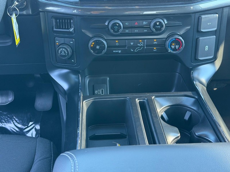 Ford F-150 Vehicle Full-screen Gallery Image 8