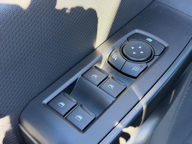 Ford F-150 Vehicle Full-screen Gallery Image 9