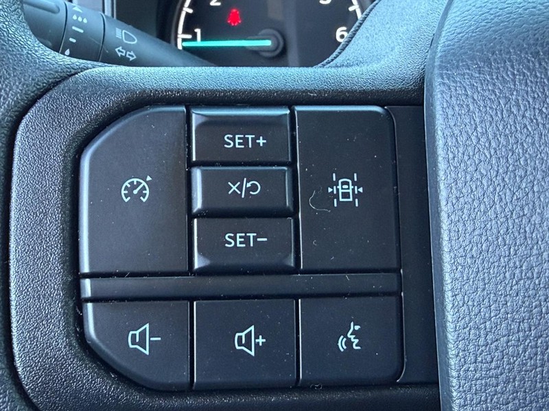 Ford F-150 Vehicle Full-screen Gallery Image 11