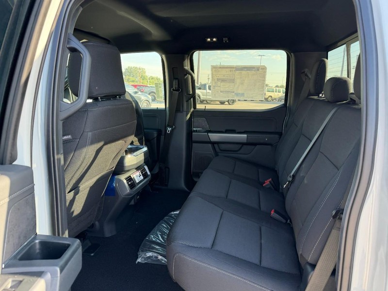 Ford F-150 Vehicle Full-screen Gallery Image 4