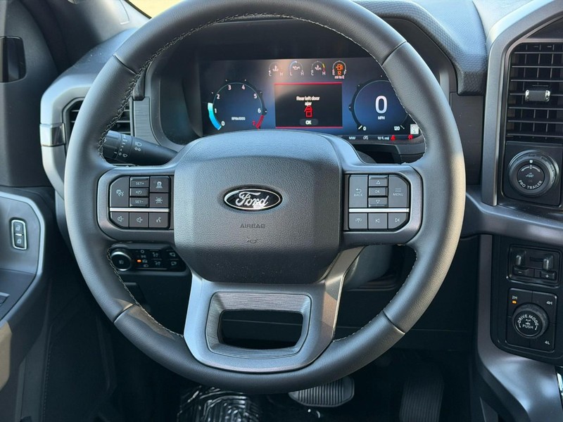 Ford F-150 Vehicle Full-screen Gallery Image 6