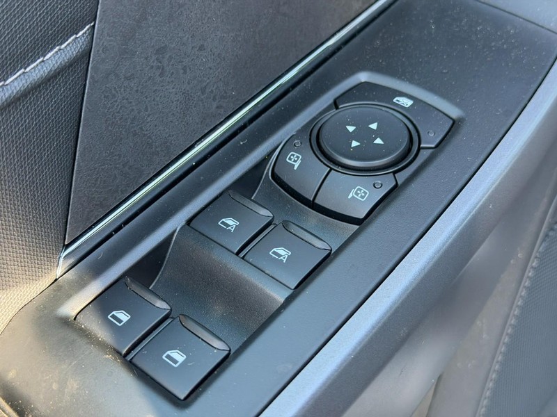Ford F-150 Vehicle Full-screen Gallery Image 9