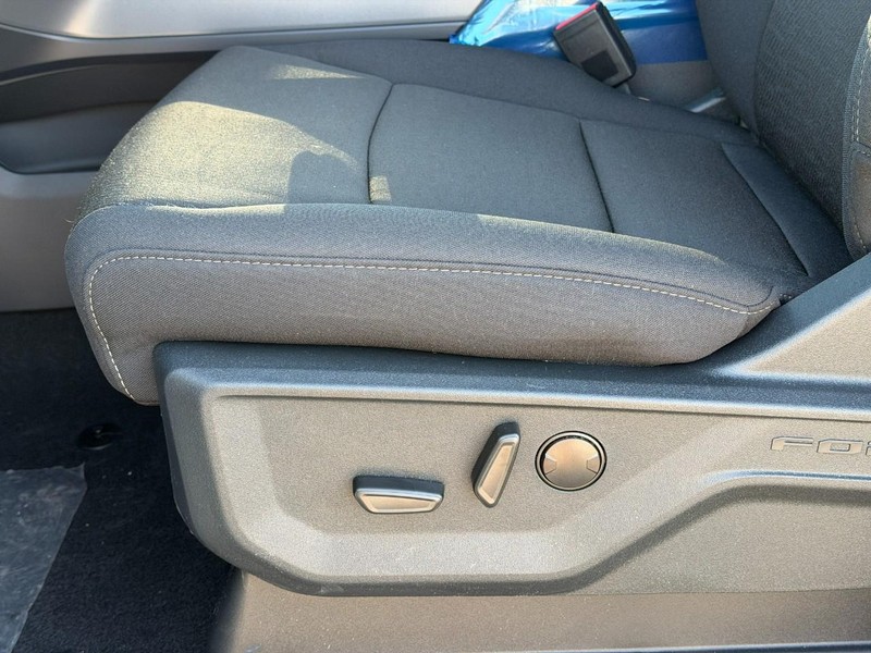 Ford F-150 Vehicle Full-screen Gallery Image 10