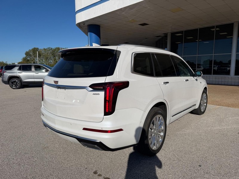 Cadillac XT6 Vehicle Full-screen Gallery Image 03
