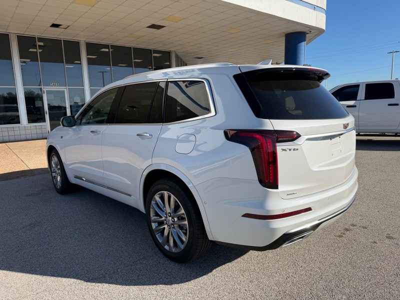 Cadillac XT6 Vehicle Full-screen Gallery Image 04