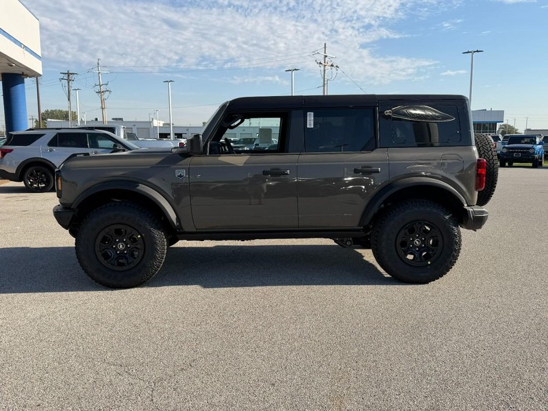 Ford Bronco Vehicle Full-screen Gallery Image 2