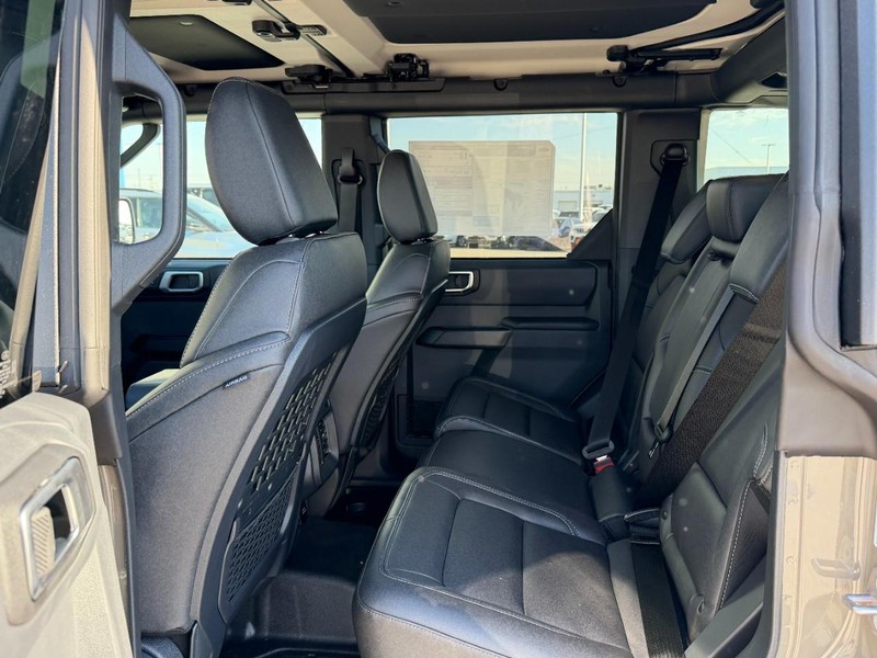 Ford Bronco Vehicle Full-screen Gallery Image 4