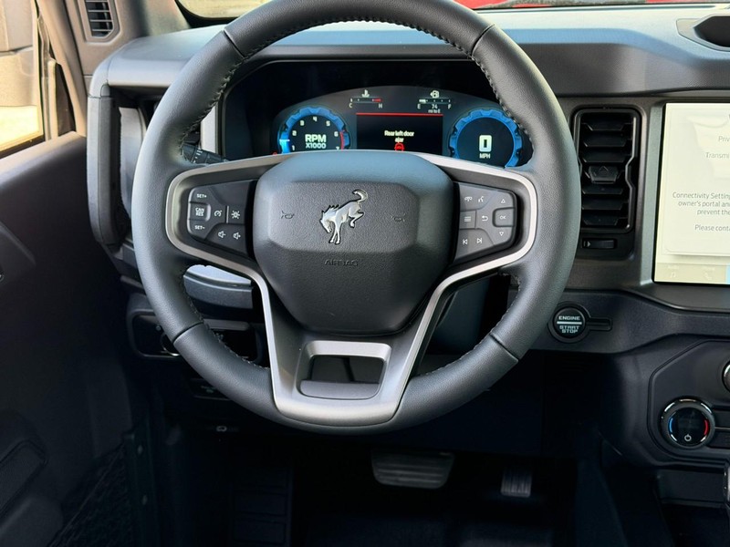 Ford Bronco Vehicle Full-screen Gallery Image 6