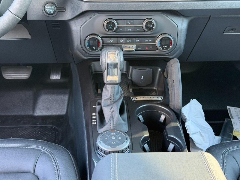 Ford Bronco Vehicle Full-screen Gallery Image 8