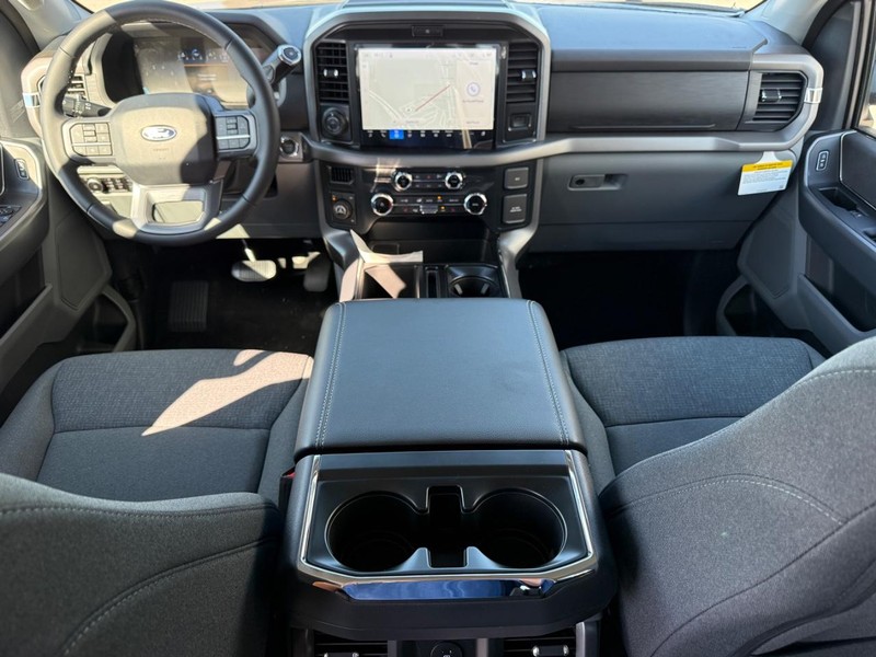 Ford F-150 Vehicle Full-screen Gallery Image 6