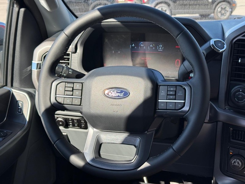 Ford F-150 Vehicle Full-screen Gallery Image 7