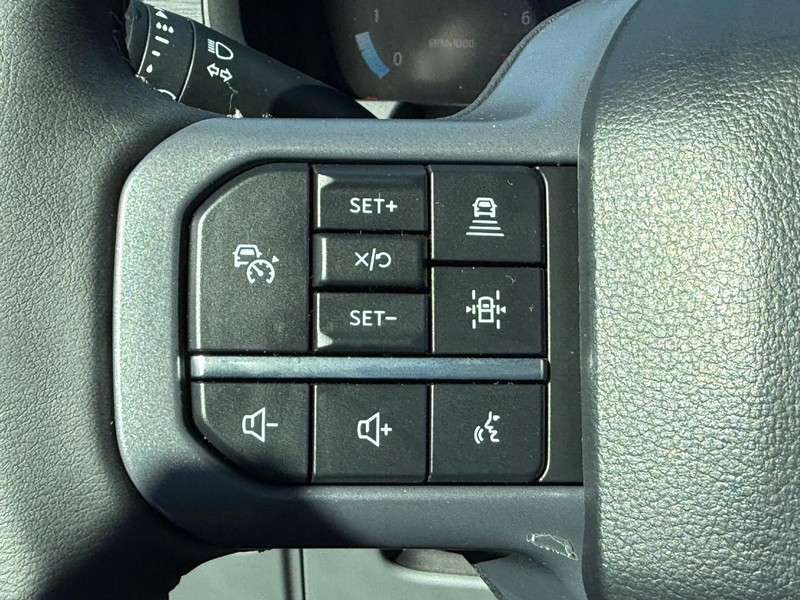 Ford F-150 Vehicle Full-screen Gallery Image 8