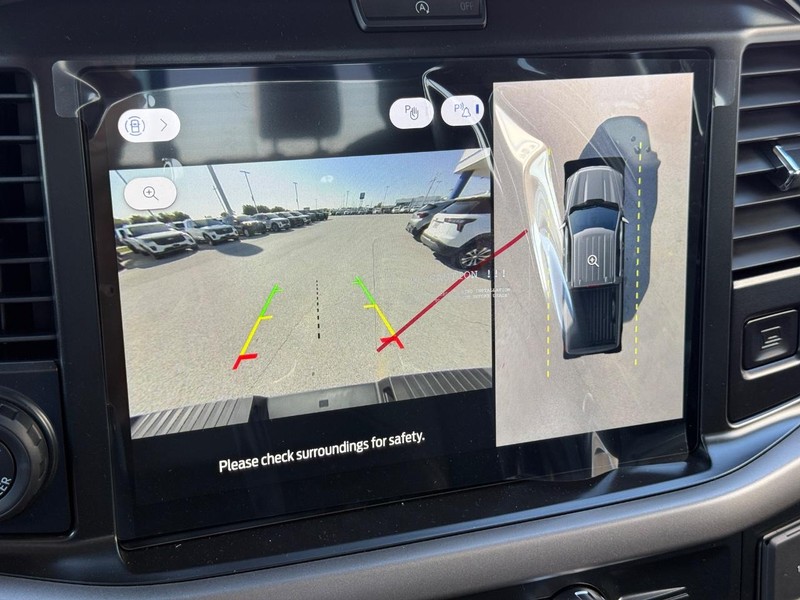 Ford F-150 Vehicle Full-screen Gallery Image 12
