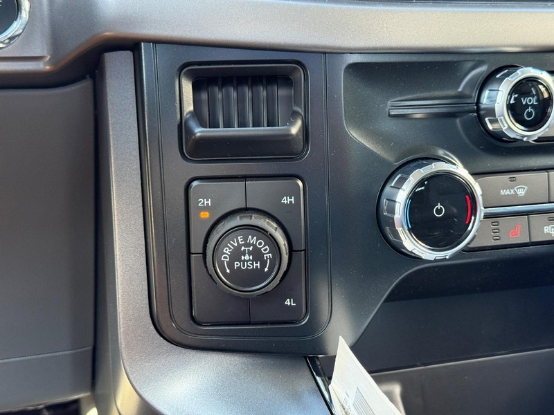 Ford F-150 Vehicle Full-screen Gallery Image 13