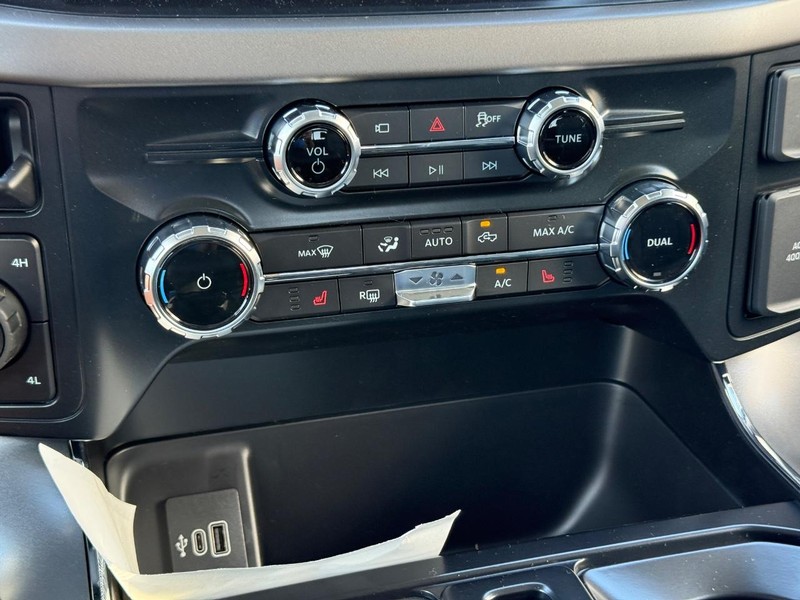Ford F-150 Vehicle Full-screen Gallery Image 14