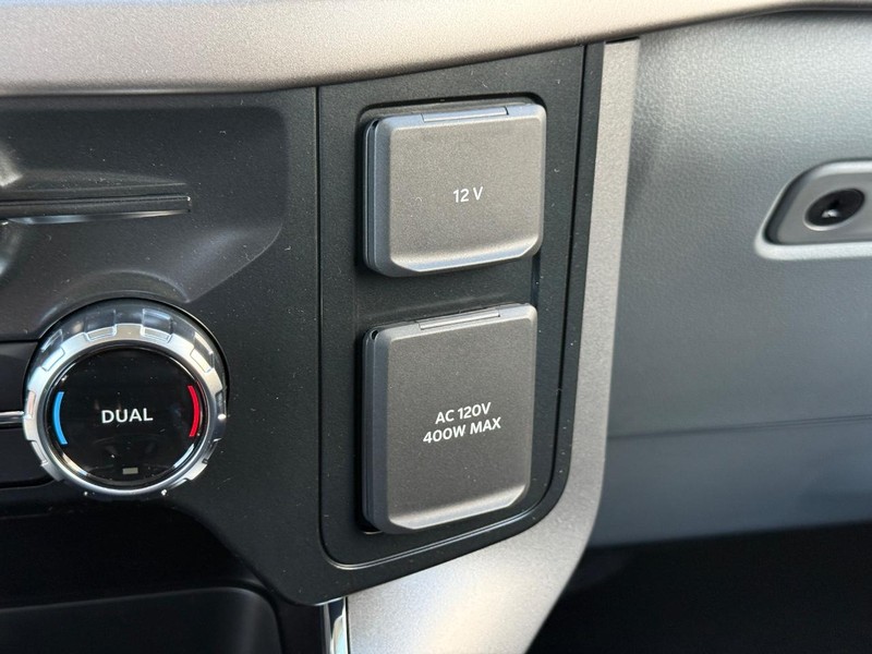 Ford F-150 Vehicle Full-screen Gallery Image 15