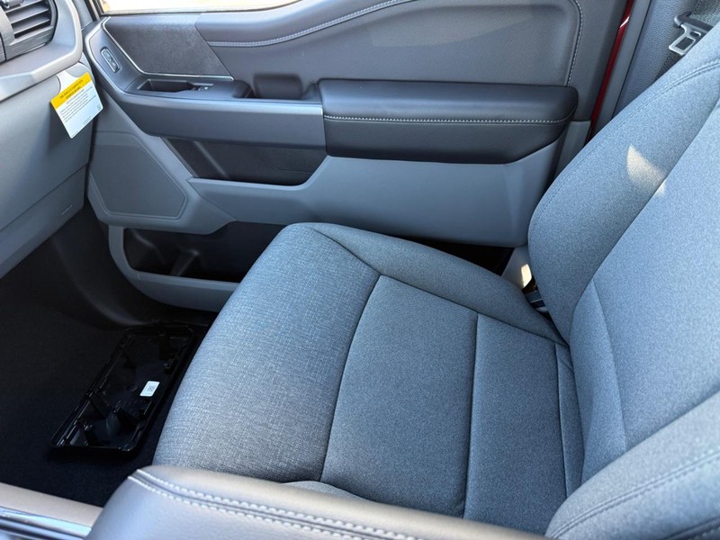 Ford F-150 Vehicle Full-screen Gallery Image 16