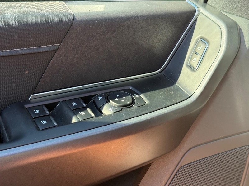 Ford F-150 Vehicle Full-screen Gallery Image 18