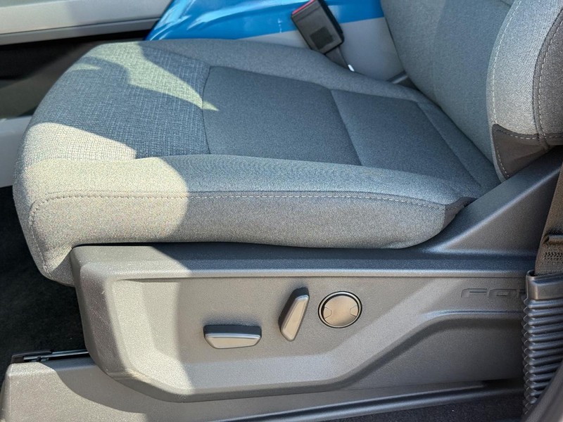 Ford F-150 Vehicle Full-screen Gallery Image 19