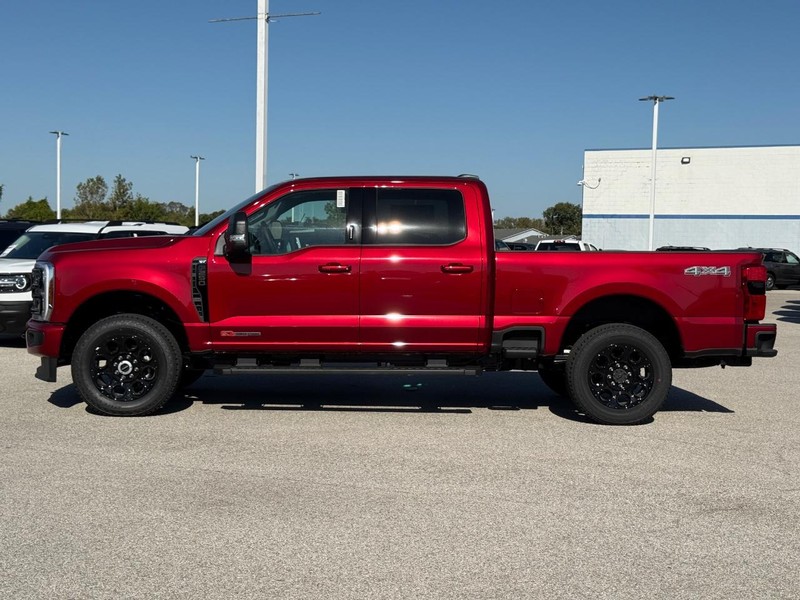 Ford Super Duty F-250 SRW Vehicle Full-screen Gallery Image 2