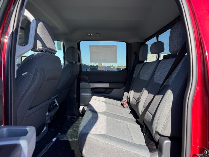 Ford Super Duty F-250 SRW Vehicle Full-screen Gallery Image 5