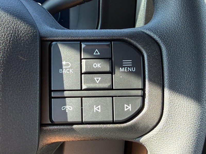 Ford Super Duty F-250 SRW Vehicle Full-screen Gallery Image 8