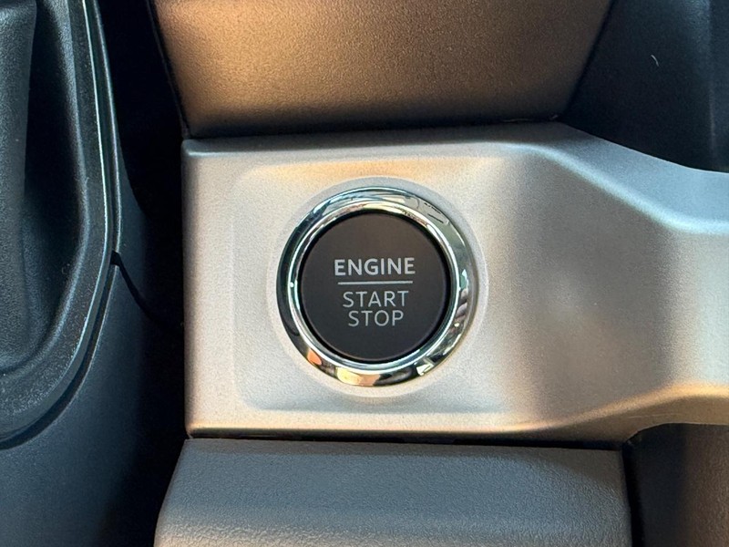 Ford Super Duty F-250 SRW Vehicle Full-screen Gallery Image 10