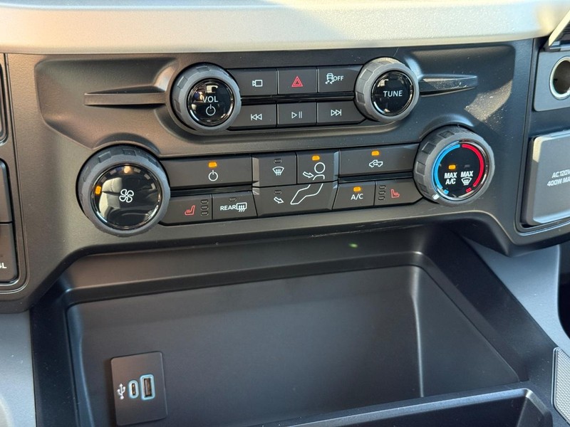 Ford Super Duty F-250 SRW Vehicle Full-screen Gallery Image 14