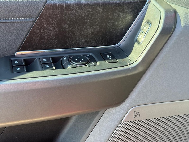 Ford Super Duty F-250 SRW Vehicle Full-screen Gallery Image 18