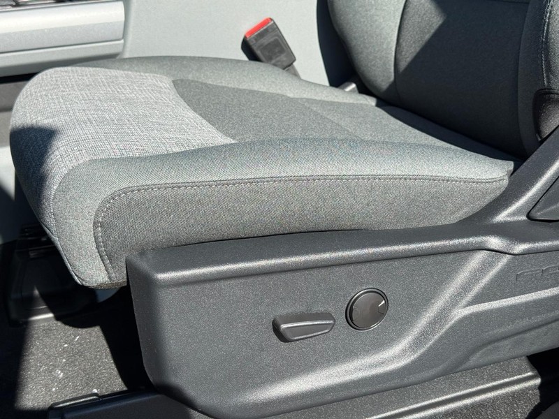 Ford Super Duty F-250 SRW Vehicle Full-screen Gallery Image 19