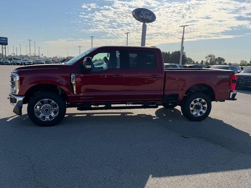 Ford Super Duty F-350 SRW Vehicle Full-screen Gallery Image 2