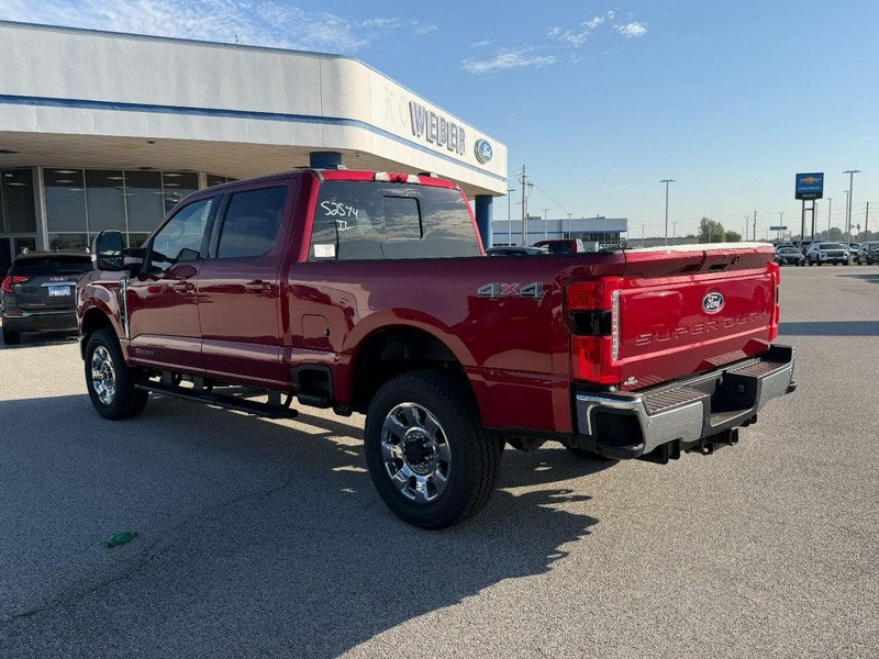 Ford Super Duty F-350 SRW Vehicle Full-screen Gallery Image 3