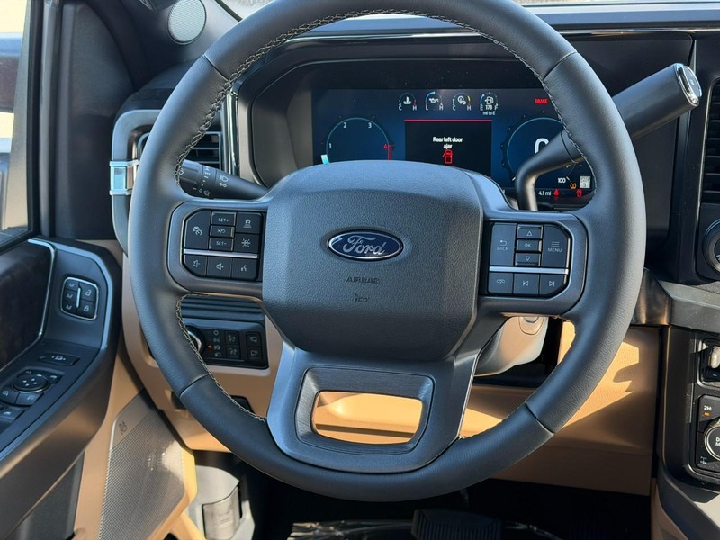 Ford Super Duty F-350 SRW Vehicle Full-screen Gallery Image 6