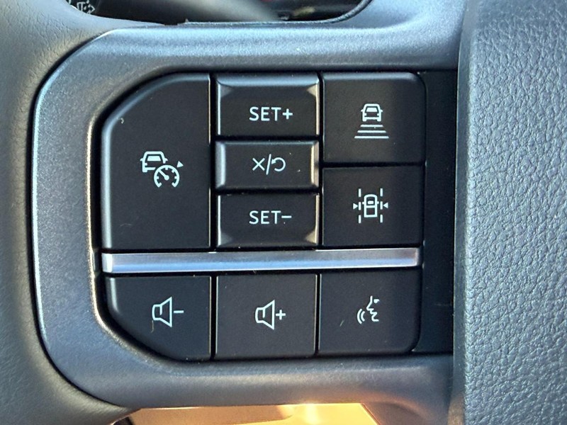 Ford Super Duty F-350 SRW Vehicle Full-screen Gallery Image 11