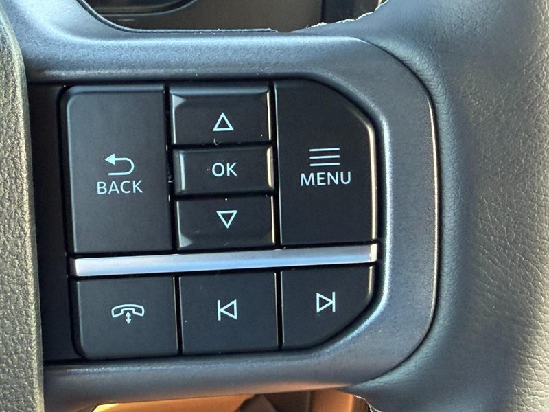 Ford Super Duty F-350 SRW Vehicle Full-screen Gallery Image 12