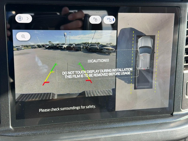 Ford Super Duty F-350 SRW Vehicle Full-screen Gallery Image 15