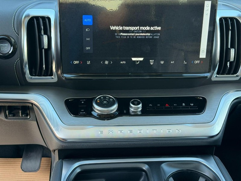 Ford Expedition Max Vehicle Full-screen Gallery Image 10