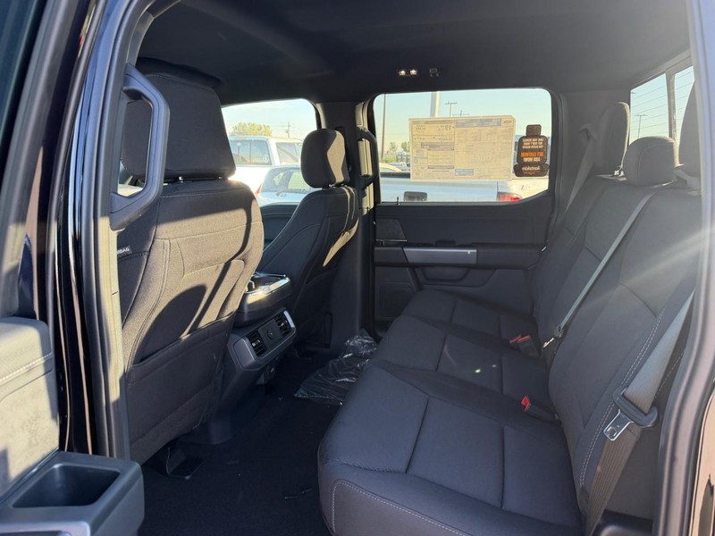 Ford F-150 Vehicle Full-screen Gallery Image 4