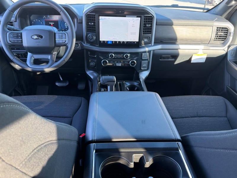 Ford F-150 Vehicle Full-screen Gallery Image 5