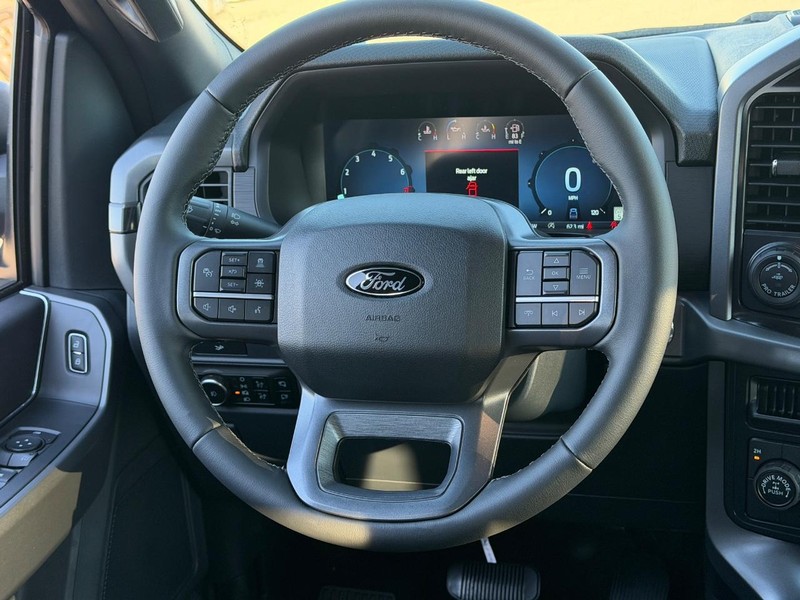 Ford F-150 Vehicle Full-screen Gallery Image 6