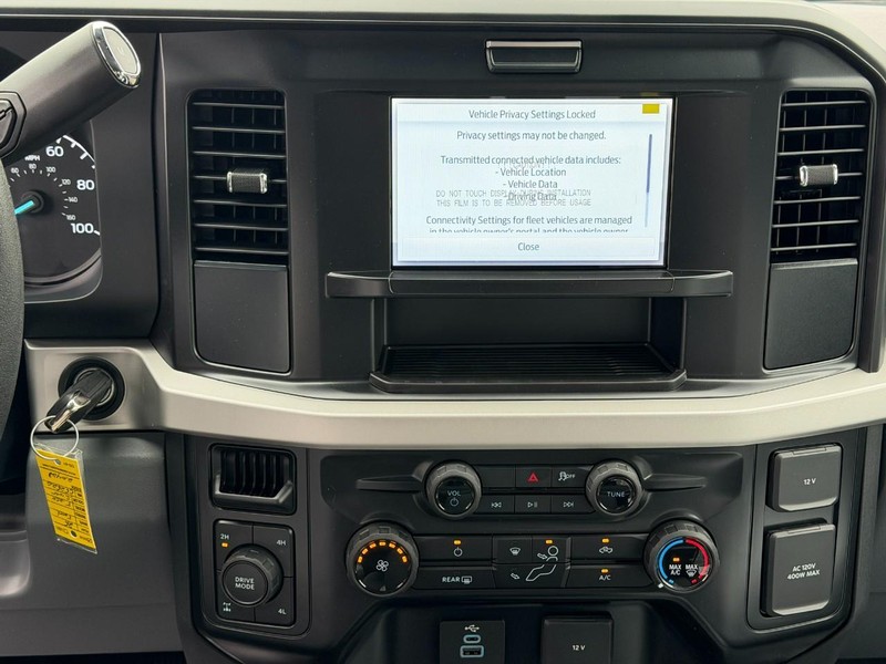 Ford Super Duty F-250 SRW Vehicle Full-screen Gallery Image 7