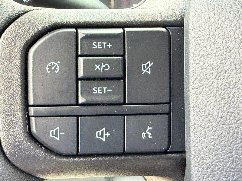 Ford Super Duty F-250 SRW Vehicle Full-screen Gallery Image 10