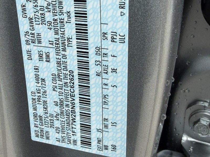 Ford Super Duty F-250 SRW Vehicle Full-screen Gallery Image 13