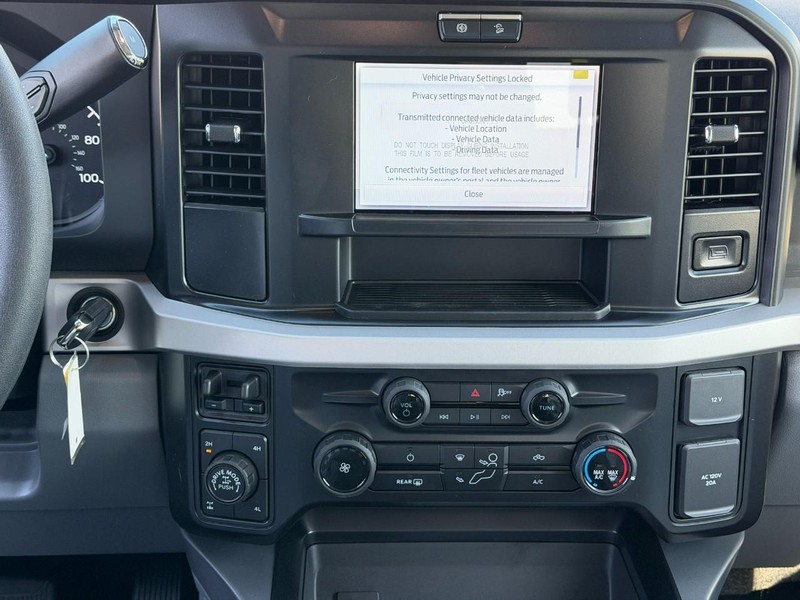 Ford Super Duty F-350 SRW Vehicle Full-screen Gallery Image 7
