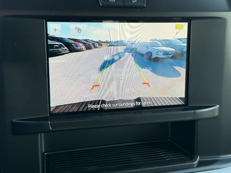 Ford Super Duty F-350 SRW Vehicle Full-screen Gallery Image 12