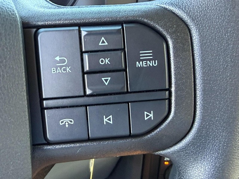 Ford Super Duty F-250 SRW Vehicle Full-screen Gallery Image 11
