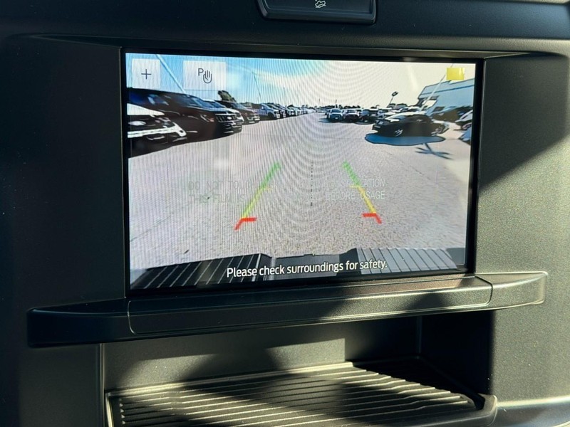 Ford Super Duty F-250 SRW Vehicle Full-screen Gallery Image 12