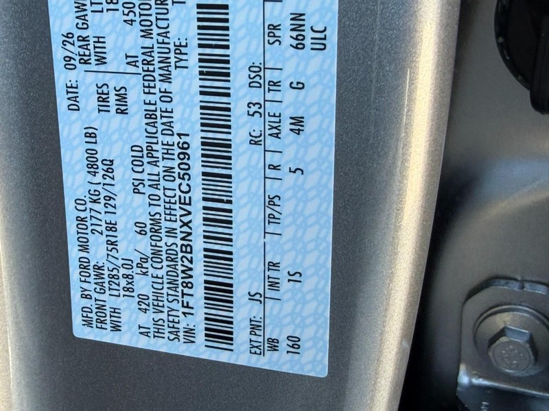 Ford Super Duty F-250 SRW Vehicle Full-screen Gallery Image 13