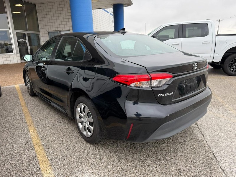 Toyota Corolla Vehicle Full-screen Gallery Image 4