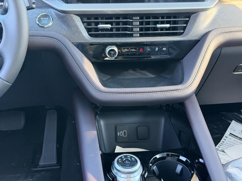 Ford Explorer Vehicle Full-screen Gallery Image 9